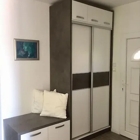 Flair Apartmanhaz Eger